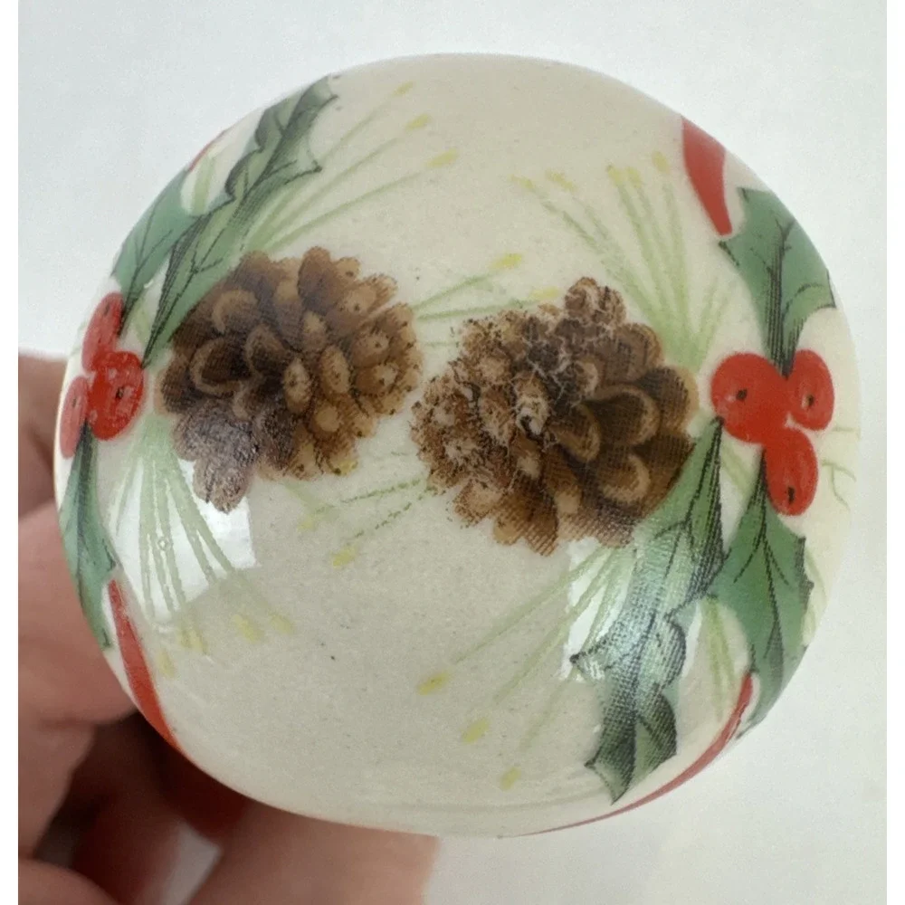 ceramic cork stopper Christmas pine cone holly ribbon design wine bottle